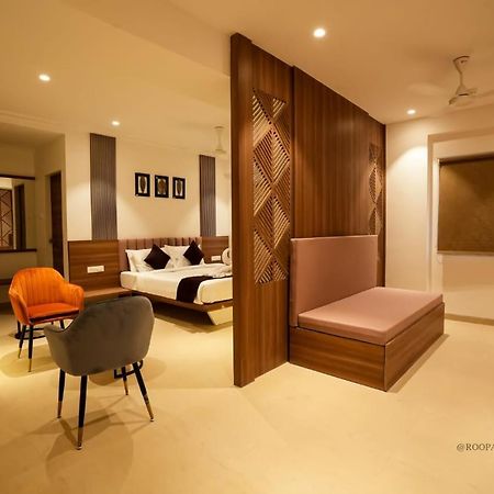 Hotel Veesons Executive Solapur Ngoại thất bức ảnh
