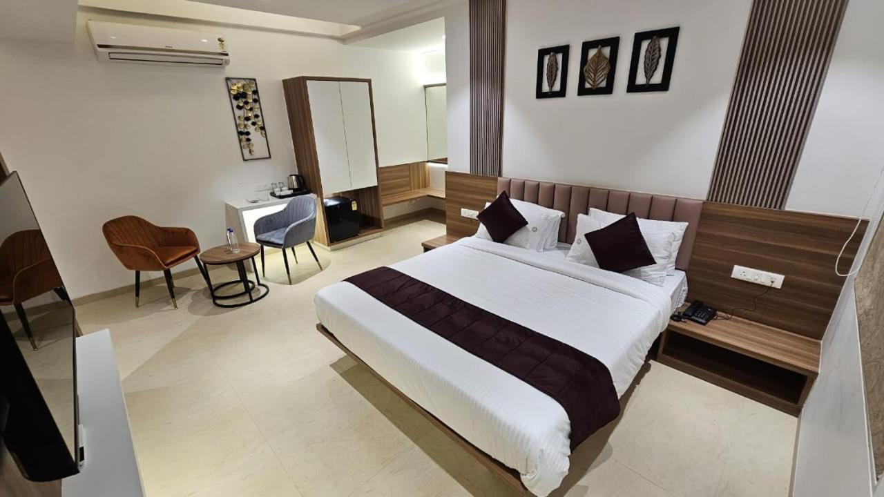Hotel Veesons Executive Solapur Ngoại thất bức ảnh