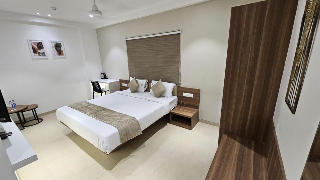 Hotel Veesons Executive Solapur Ngoại thất bức ảnh