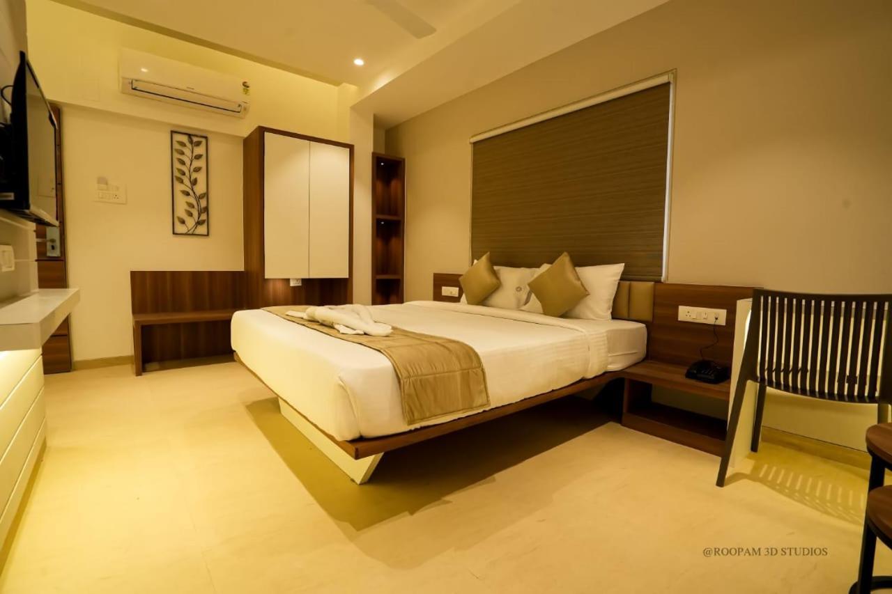 Hotel Veesons Executive Solapur Ngoại thất bức ảnh