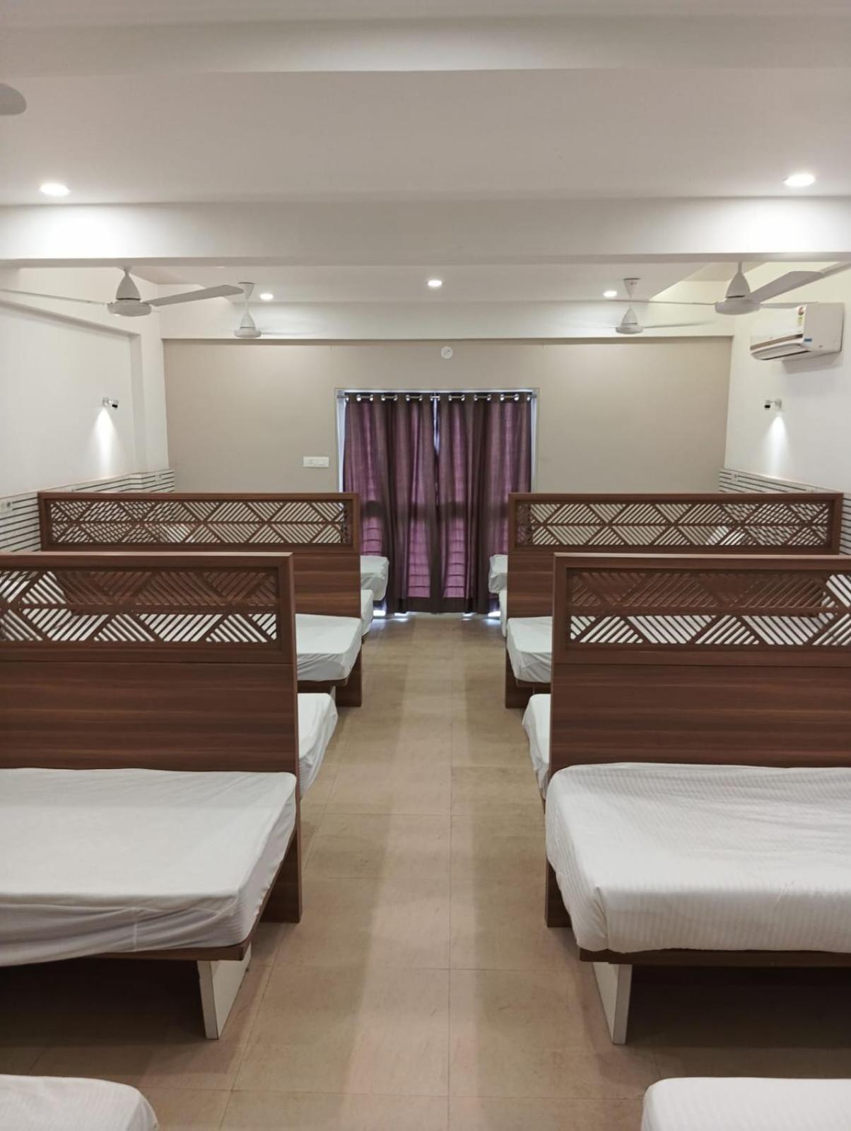 Hotel Veesons Executive Solapur Ngoại thất bức ảnh