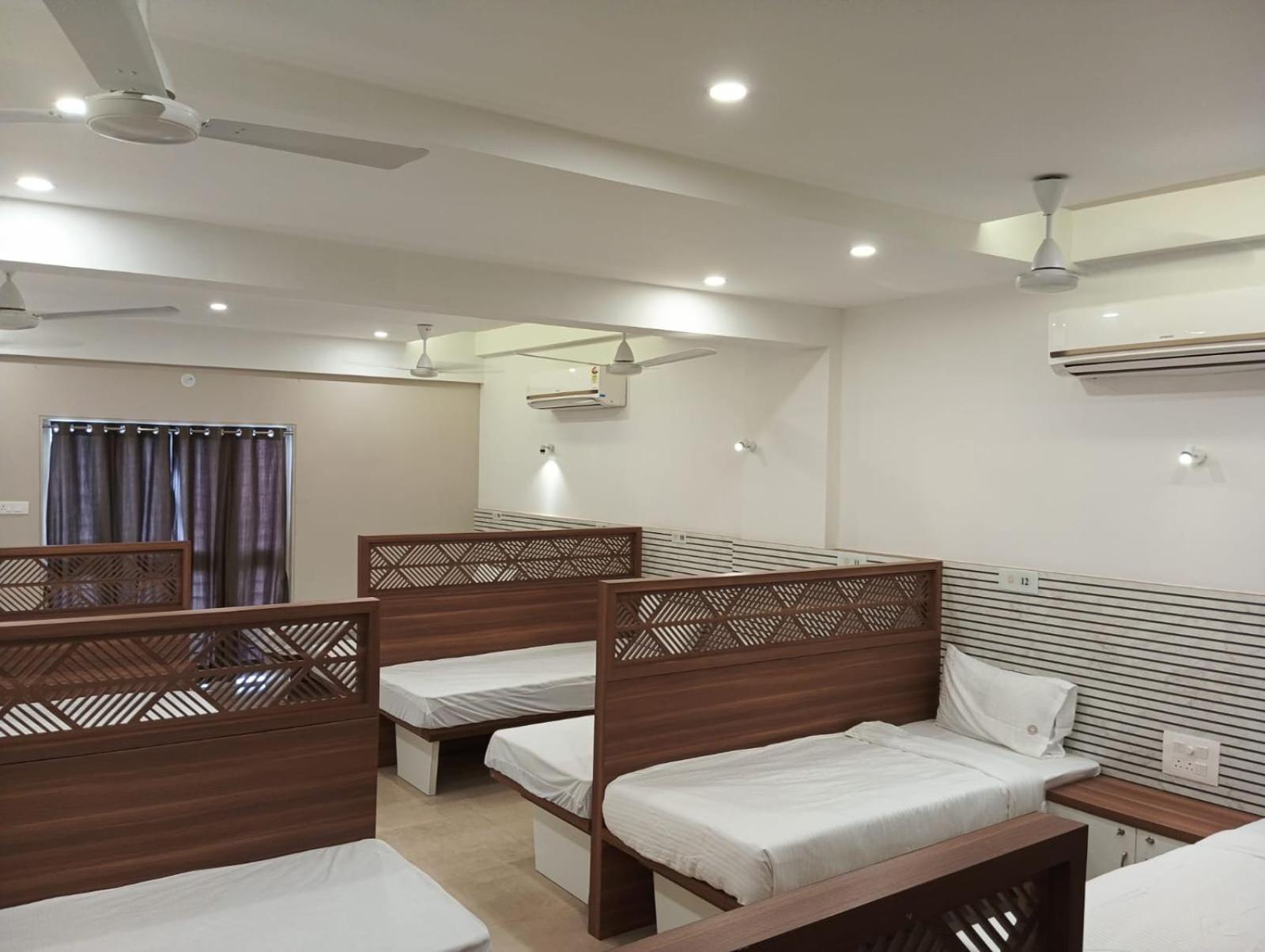 Hotel Veesons Executive Solapur Ngoại thất bức ảnh