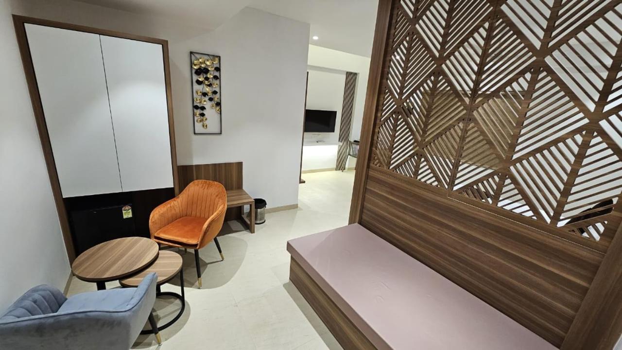 Hotel Veesons Executive Solapur Ngoại thất bức ảnh