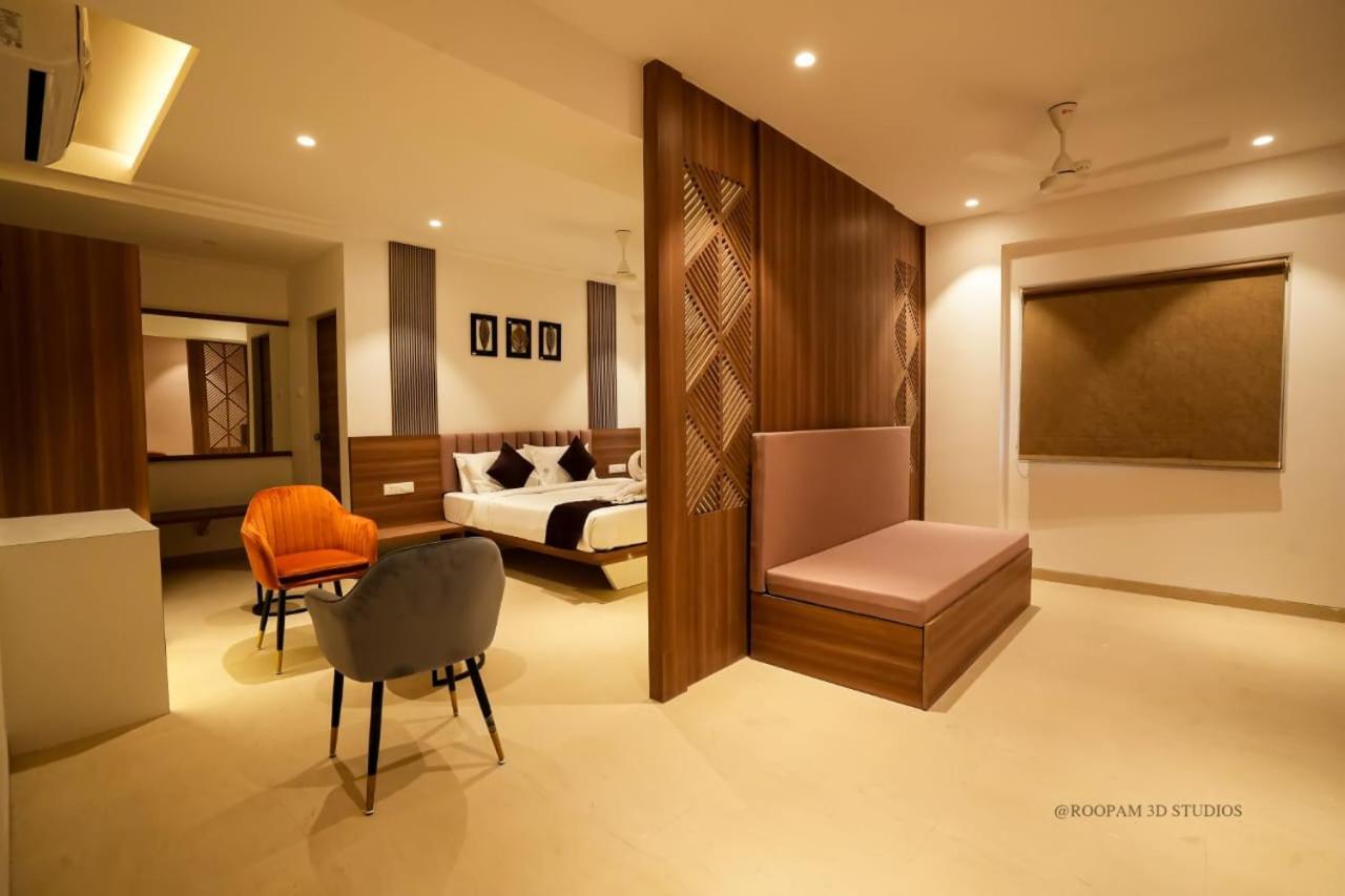 Hotel Veesons Executive Solapur Ngoại thất bức ảnh