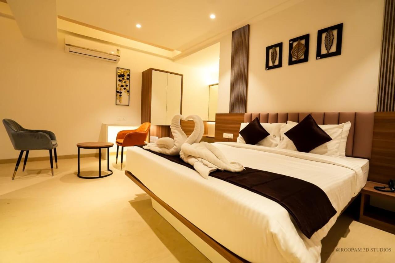 Hotel Veesons Executive Solapur Ngoại thất bức ảnh