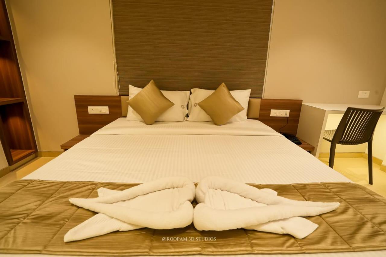 Hotel Veesons Executive Solapur Ngoại thất bức ảnh